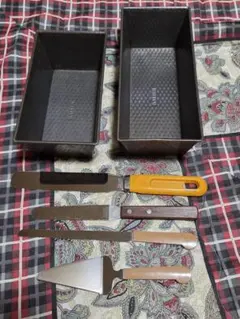 ケーキ型2つとナイフ4本セットのサムネイル
