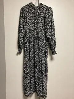 GU花柄マキシワンピース