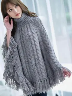 ケーブル編みタートルネックポンチョ