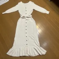 P GUホワイトニットワンピース 長袖 フリル裾