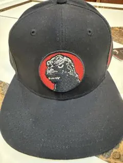 ゴジラ刺繍スナップバックキャップ アメリカンニードル