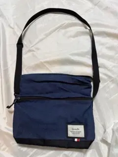 Leucate ネイビー ショルダーバッグ