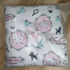 ハローキティ　ロングクッション