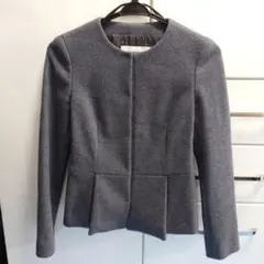 グレー ノーカラー スカートスーツジャケット