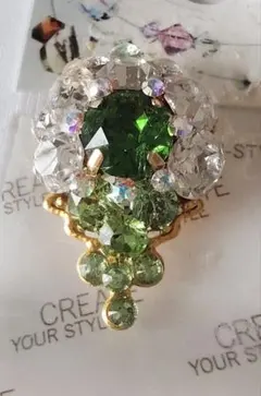 Swarovski 緑とクリスタルのブローチ