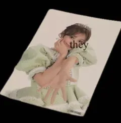 アイドル写真 緑色ドレス ティアラ付き