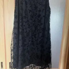 黒の刺繍入りフレアスカート Mサイズ