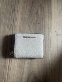 MICHAEL KORS 二つ折り財布のサムネイル