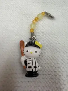 ハローキティと阪神タイガースコラボ ストラップ!! - メルカリ