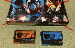 DXシューティングウルフ&ラッシングチータープログライズキー　メモリアルver