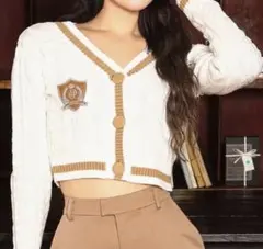 ダーリッチ Darich エンブレムショートカーディガン （アイボリー）