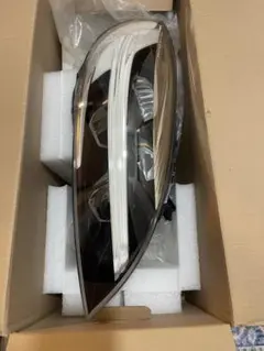 ボルボ　V40 右ヘッドライトのサムネイル