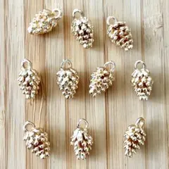 松ぼっくり 金色 木の実 秋 ハンドメイド パーツ チャーム