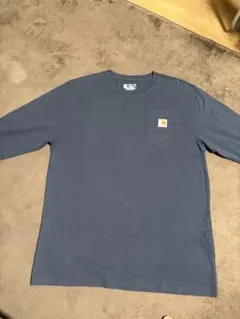 Carhartt ポケット付き長袖Tシャツ ネイビーのサムネイル