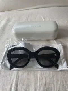 CHARLES & KEITH ブラック キャットアイ　サングラスのサムネイル