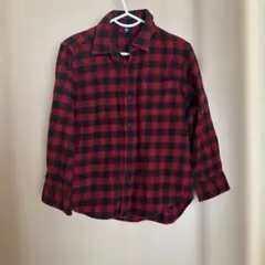 赤と黒のチェック柄長袖シャツ