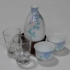 プレゼント 新品未使用　お酒用品(徳利1・お猪口2・徳利袴1・グラス2)合計6品