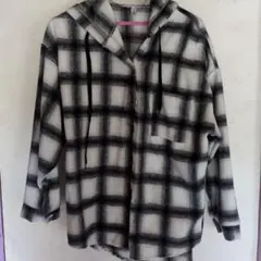フード付きチェック柄シャツ
