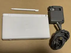 動作品　Nintendo DS Lite 本体 ＋ 充電器 ＋ ソフト5本付き