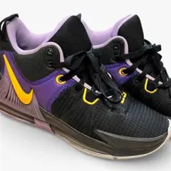 NIKE バスケットシューズ？スニーカーとして使用しておりました。