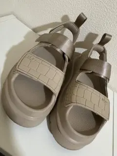 UGG サンダル golden grow embossedのサムネイル