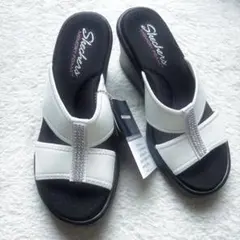 新品 SKECHERS サンダル 厚底 ラインストーン　23cmのサムネイル
