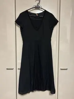 Aylesbury ブラック 半袖 ひざ丈ワンピース