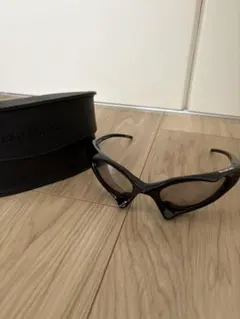 BALENCIAGA RUNNER CAT サングラスのサムネイル