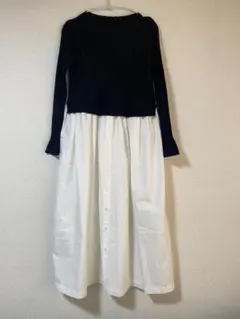 ネイビーセーター×ホワイトロングスカート