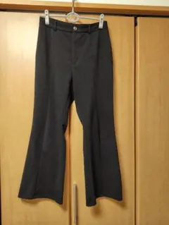 GU 黒 フレアパンツ