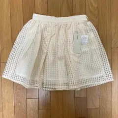 【新品、OLIVEdesOLIVE】クリーム色のミニスカート　Mサイズのサムネイル