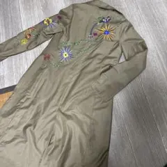 BARAK カーキ 花柄刺繍 ロングコートのサムネイル