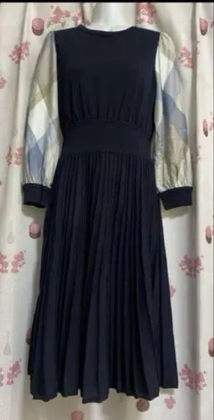 新品ブルーレーベルクレストブリッジ　濃紺ニットプリーツワンピース 38
