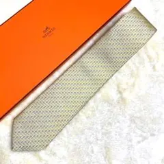 新品箱付き✨エルメス　Hロゴ総柄　イエローゴールド　硬め　光沢感　結婚式　幅8㎝