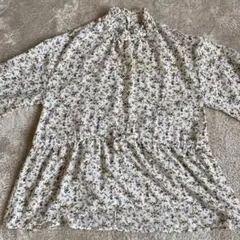 earth 花柄ブラウス