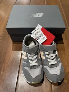 美品　ニューバランス　18.0cm