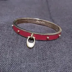 COACH コーチ スタッズ付き レッド バングル ブレスレット 赤