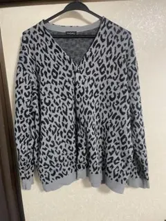 ワークマンカラーズグレー ヒョウ柄 ニットカーディガン