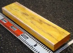 榧、無節で黄白色、杢目が美しい！耳付加工板。長さ111cm幅29cm〜厚