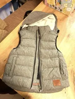 H&Mグレー フード付きダウンベスト 130〜