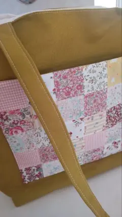 ハンドメイドトートバッグ　パッチワークのポケット