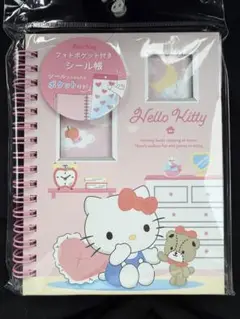ハローキティ　フォトポケット付きシール帳　サンリオ　シールブック　バインダー