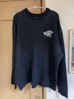 Kaoyorinakamiロゴ刺繍入り クルーネックニット ブラックのサムネイル