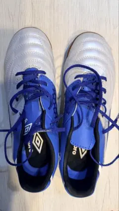 サッカーフットサルシューズUmbro JP 22.5 ホワイト/ブルー