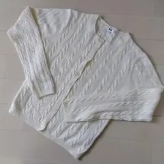 試着のみ　ユニクロ　ケーブルクルーネックカーディガン　S