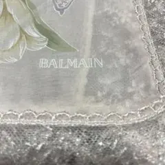 未使用品　大判　BALMAIN 花柄 蝶刺繍 ハンカチのサムネイル