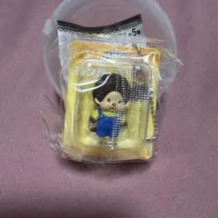モンチッチ ミニチュアパッケージチャーム　オーバーオール　イエローver.