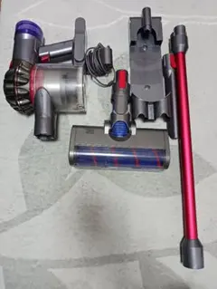 【ジャンク品】dyson v8slim fluffy 本体 ヘッド付き