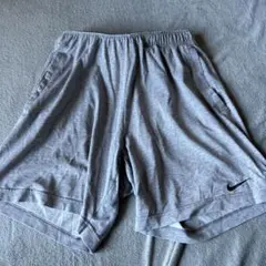 Nike グレー ショートパンツ