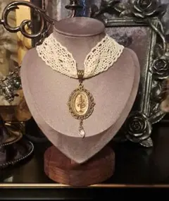 限定品※フランスアンティーク イニシャル刺繍 ウッドレリーフ装飾